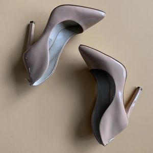 BCBG GENERATION Conrad nude zipper up Pumps